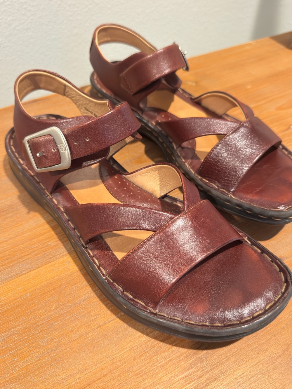 Born Brown Fisherman Buckle Strap Leather Sandals Womens 10